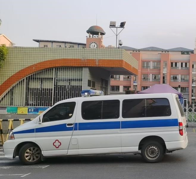 象山救护车出租护送骨折病人一公里多少钱